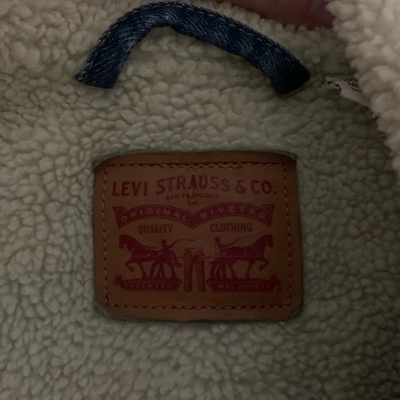 women’s levi’s sherpa denim jacket size medium - Picture 2 of 4